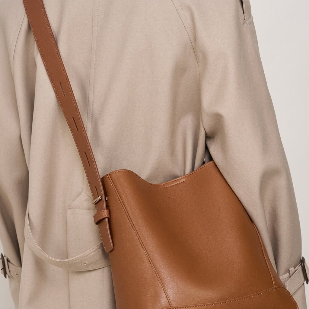 Carlota | Bolso Saco de Piel Auténtica con Bandolera Ajustable