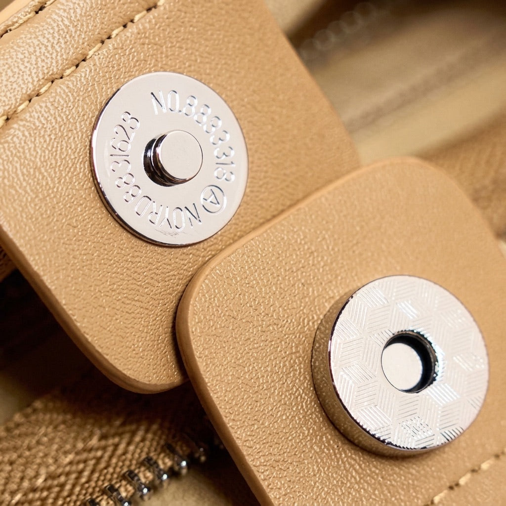 Carlota | Bolso Saco de Piel Auténtica con Bandolera Ajustable