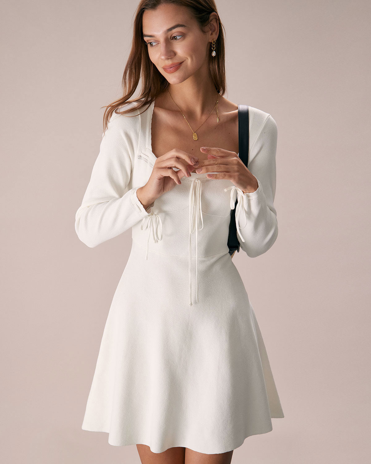 Minivestido Blanco de Punto con Escote Cuadrado