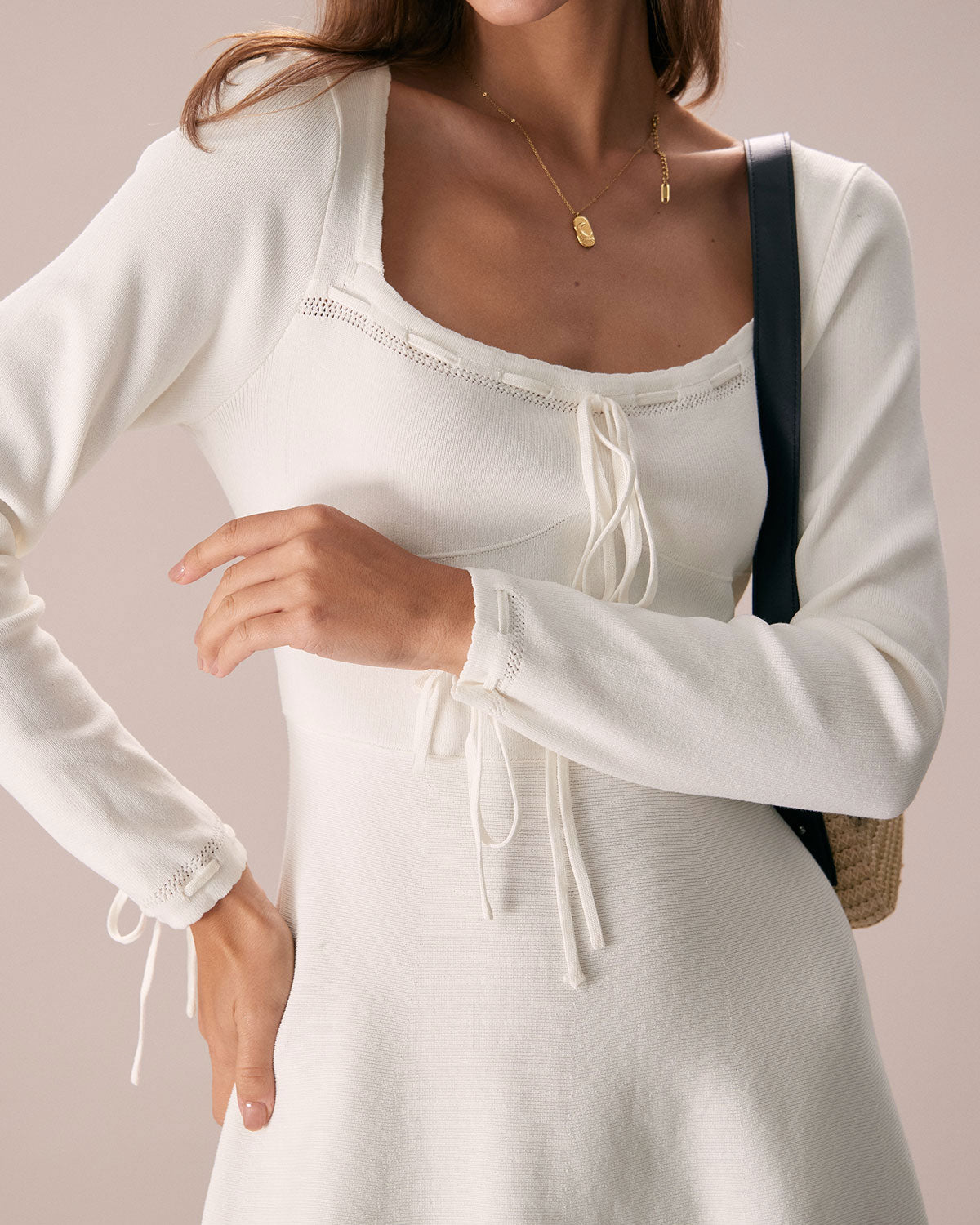 Minivestido Blanco de Punto con Escote Cuadrado