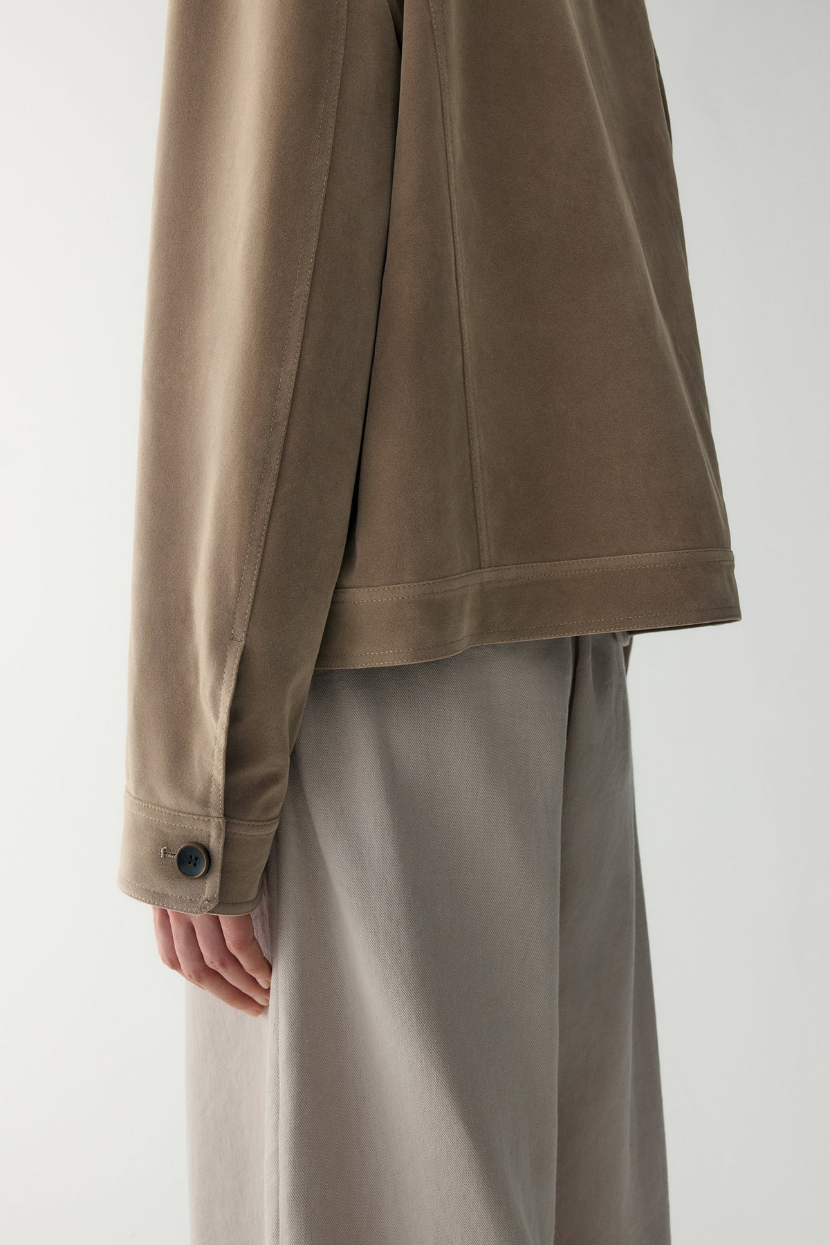 Nuria | Chaqueta de Ante con Bolsillos de Plastrón