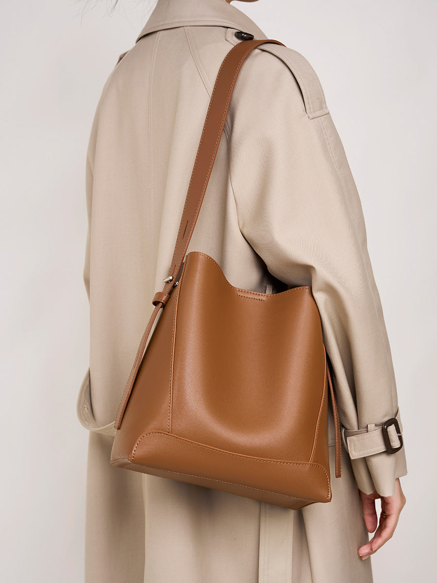 Carlota | Bolso Saco de Piel Auténtica con Bandolera Ajustable