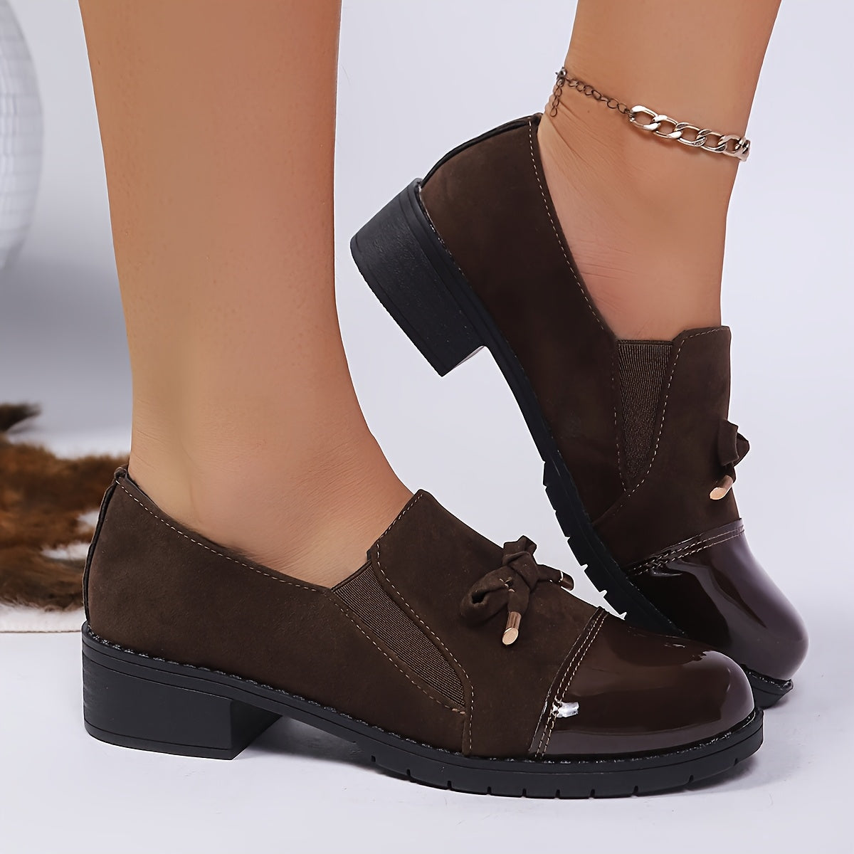 Graciela | Mocasines de Tacón Bajo con Puntera de Charol y Lazo