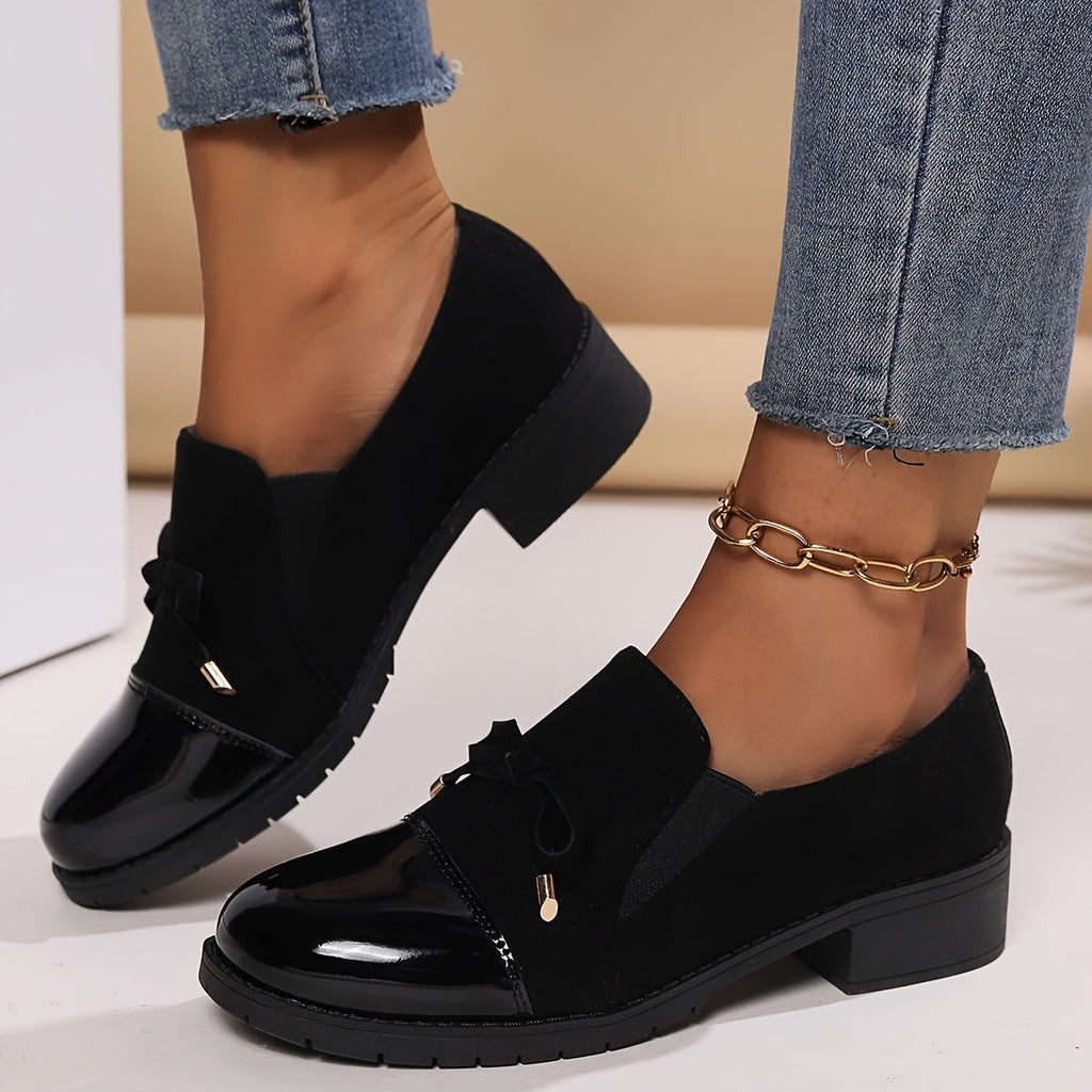 Graciela | Mocasines de Tacón Bajo con Puntera de Charol y Lazo