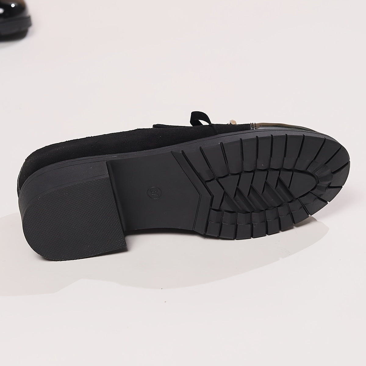 Graciela | Mocasines de Tacón Bajo con Puntera de Charol y Lazo