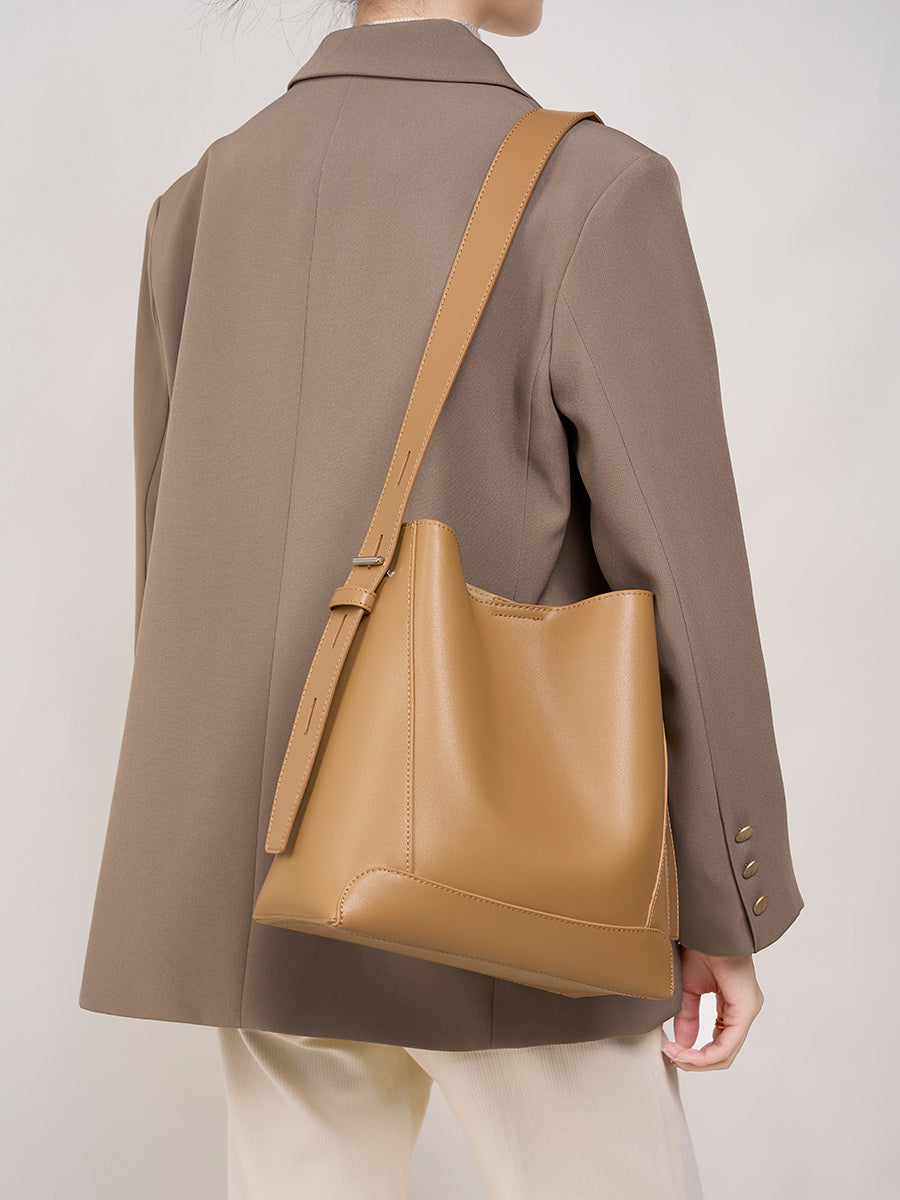 Carlota | Bolso Saco de Piel Auténtica con Bandolera Ajustable