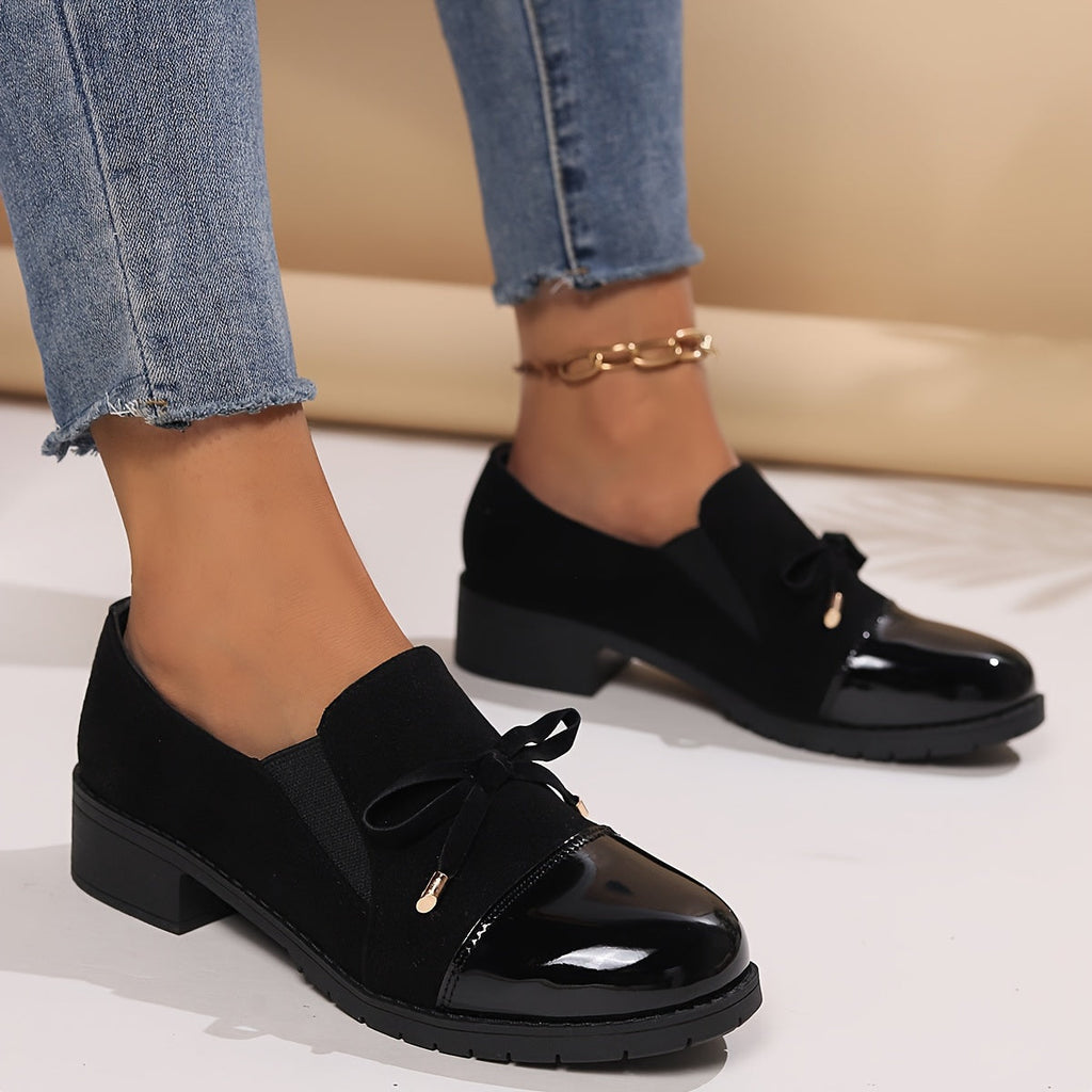 Graciela | Mocasines de Tacón Bajo con Puntera de Charol y Lazo