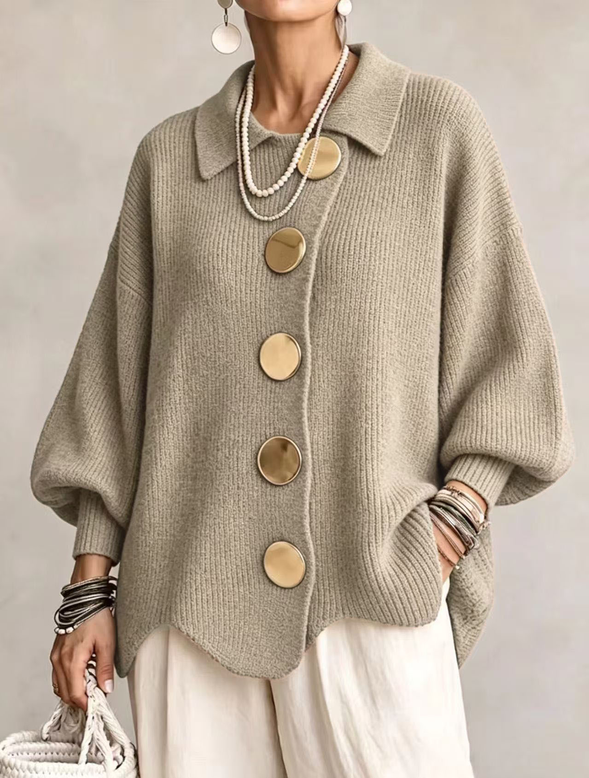 Isadora | Cárdigan Oversize con Cuello y Botones Dorados