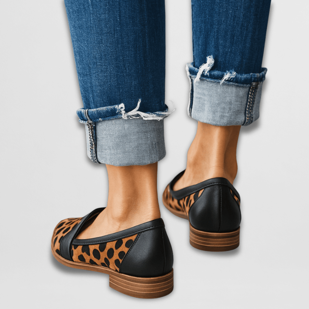 Teodora | Mocasines de Ante con Punta Fina y Cuña Baja