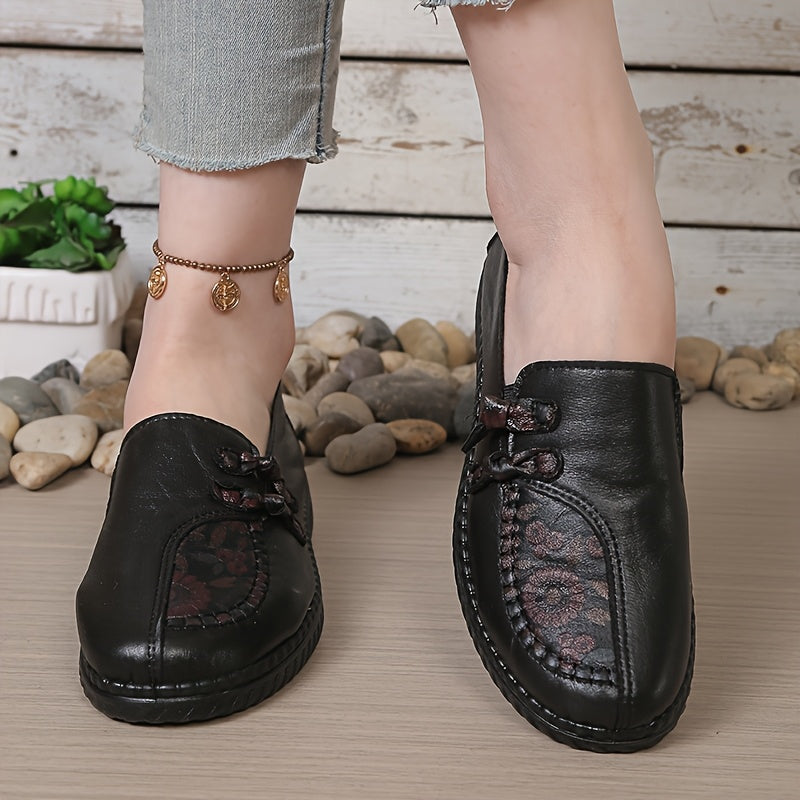 Josefina | Mocasines Blandos con Medallón Floral y Lazada