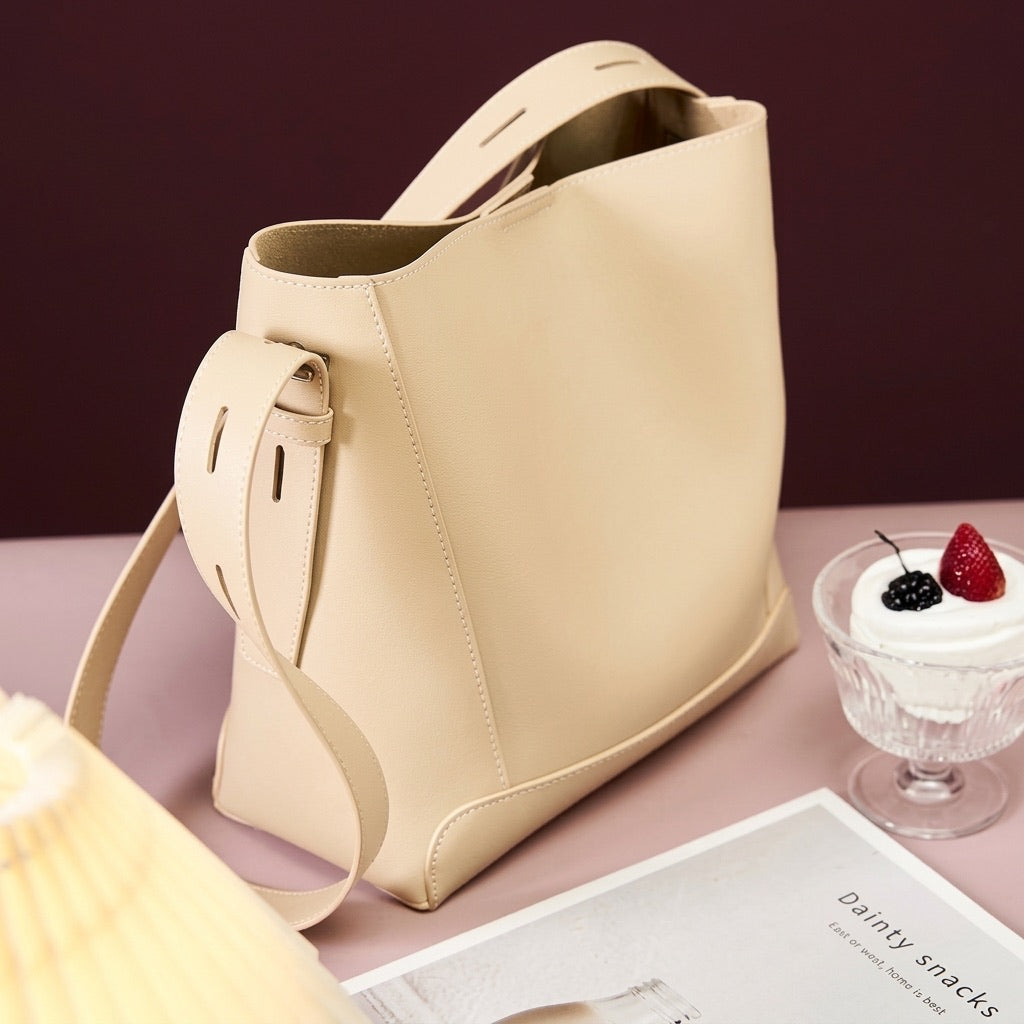 Carlota | Bolso Saco de Piel Auténtica con Bandolera Ajustable