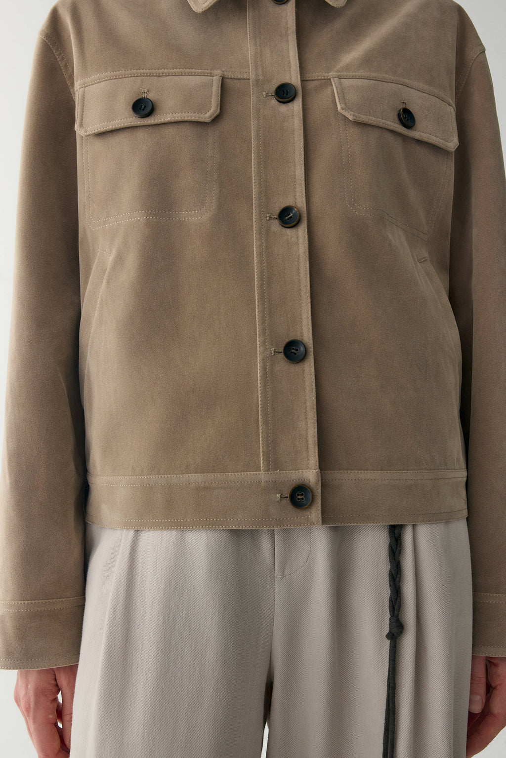 Nuria | Chaqueta de Ante con Bolsillos de Plastrón