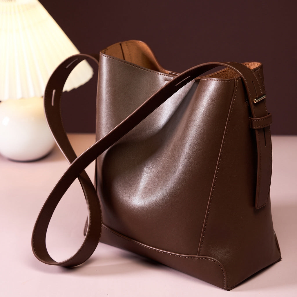Carlota | Bolso Saco de Piel Auténtica con Bandolera Ajustable