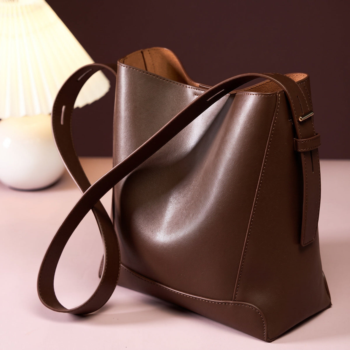 Carlota | Bolso Saco de Piel Auténtica con Bandolera Ajustable