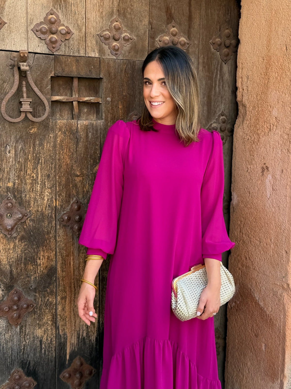 Andrea | Vestido Largo de Gasa con Volante Asimétrico en Buganvilla