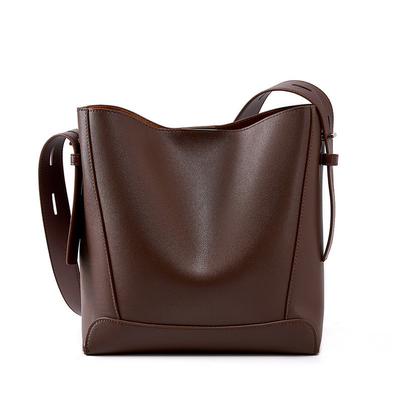 Carlota | Bolso Saco de Piel Auténtica con Bandolera Ajustable