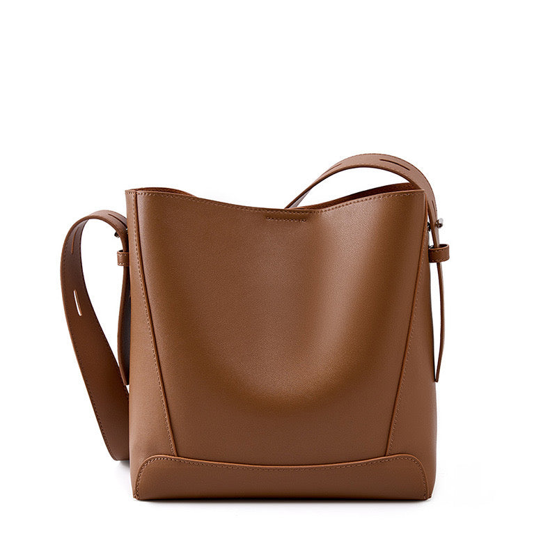Carlota | Bolso Saco de Piel Auténtica con Bandolera Ajustable