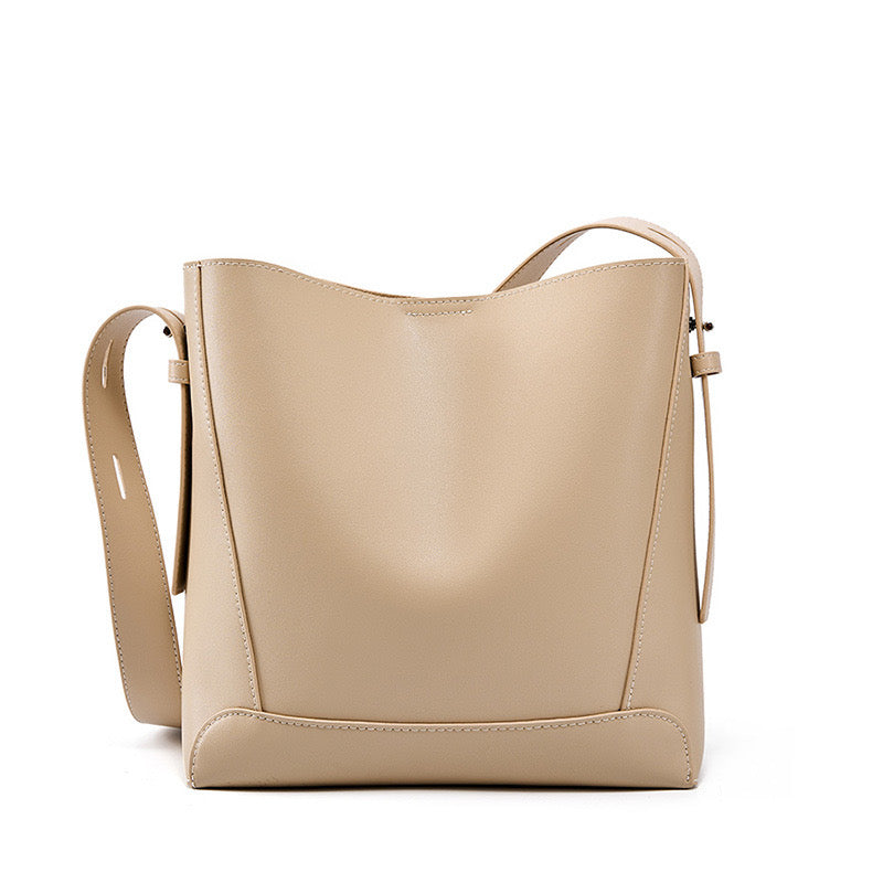 Carlota | Bolso Saco de Piel Auténtica con Bandolera Ajustable
