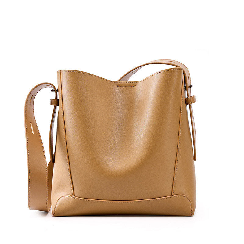 Carlota | Bolso Saco de Piel Auténtica con Bandolera Ajustable