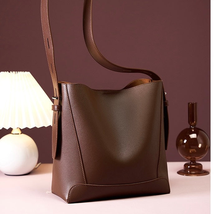 Carlota | Bolso Saco de Piel Auténtica con Bandolera Ajustable
