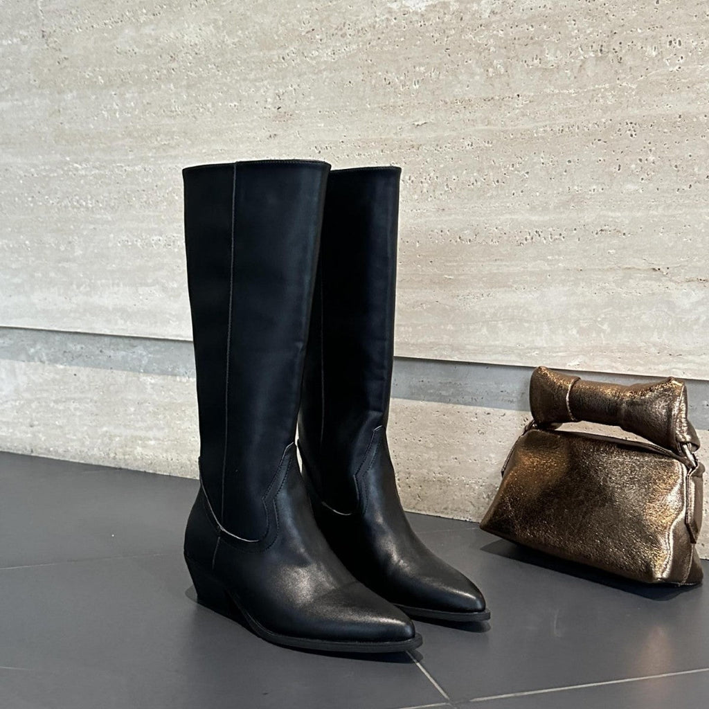 Aura | Botas Altas de Punta Fina con Tacón Medio