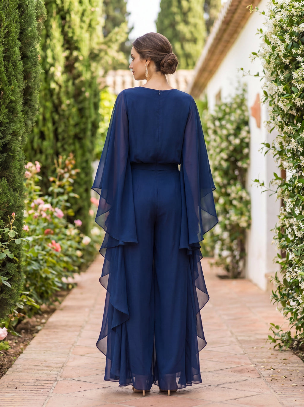 Lucrecia | Conjunto de Blusa con Manga Capa y Falda de Volantes