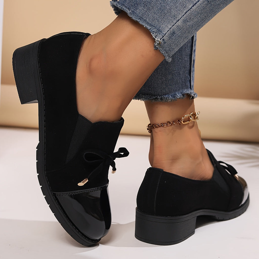 Graciela | Mocasines de Tacón Bajo con Puntera de Charol y Lazo