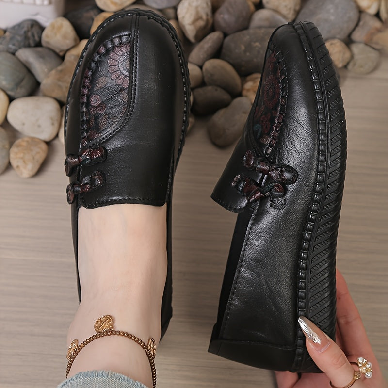 Josefina | Mocasines Blandos con Medallón Floral y Lazada