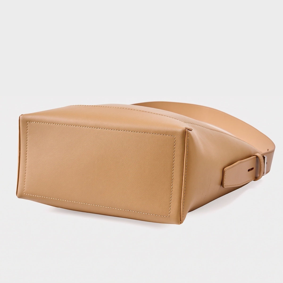 Carlota | Bolso Saco de Piel Auténtica con Bandolera Ajustable
