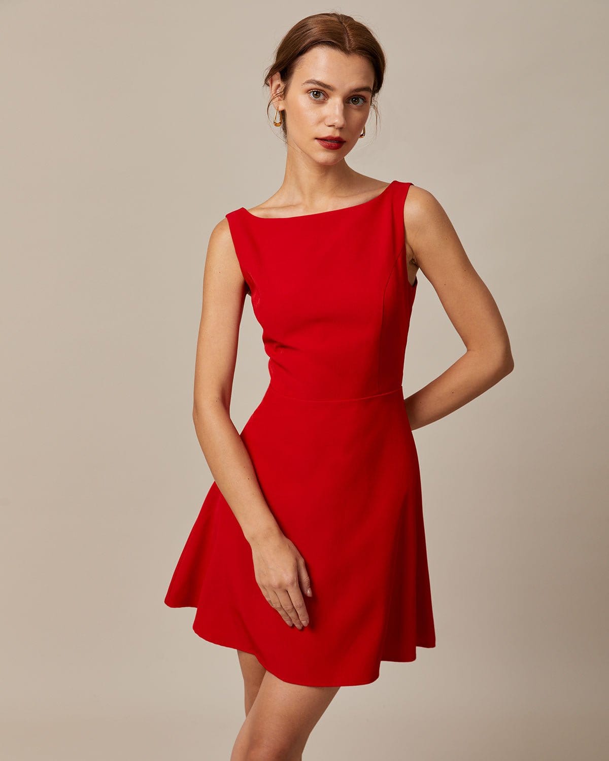 Minivestido Rojo Sin Mangas con Escote Barco y Cintura Alta