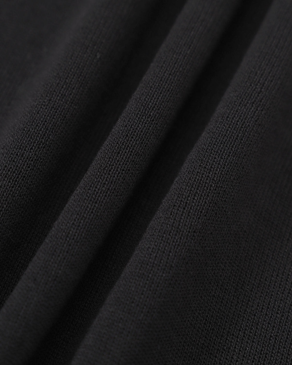 Minivestido Negro de Punto con Detalles en Contraste y Manga Larga