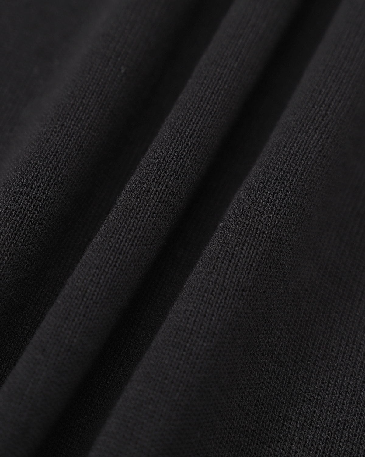Minivestido Negro de Punto con Detalles en Contraste y Manga Larga