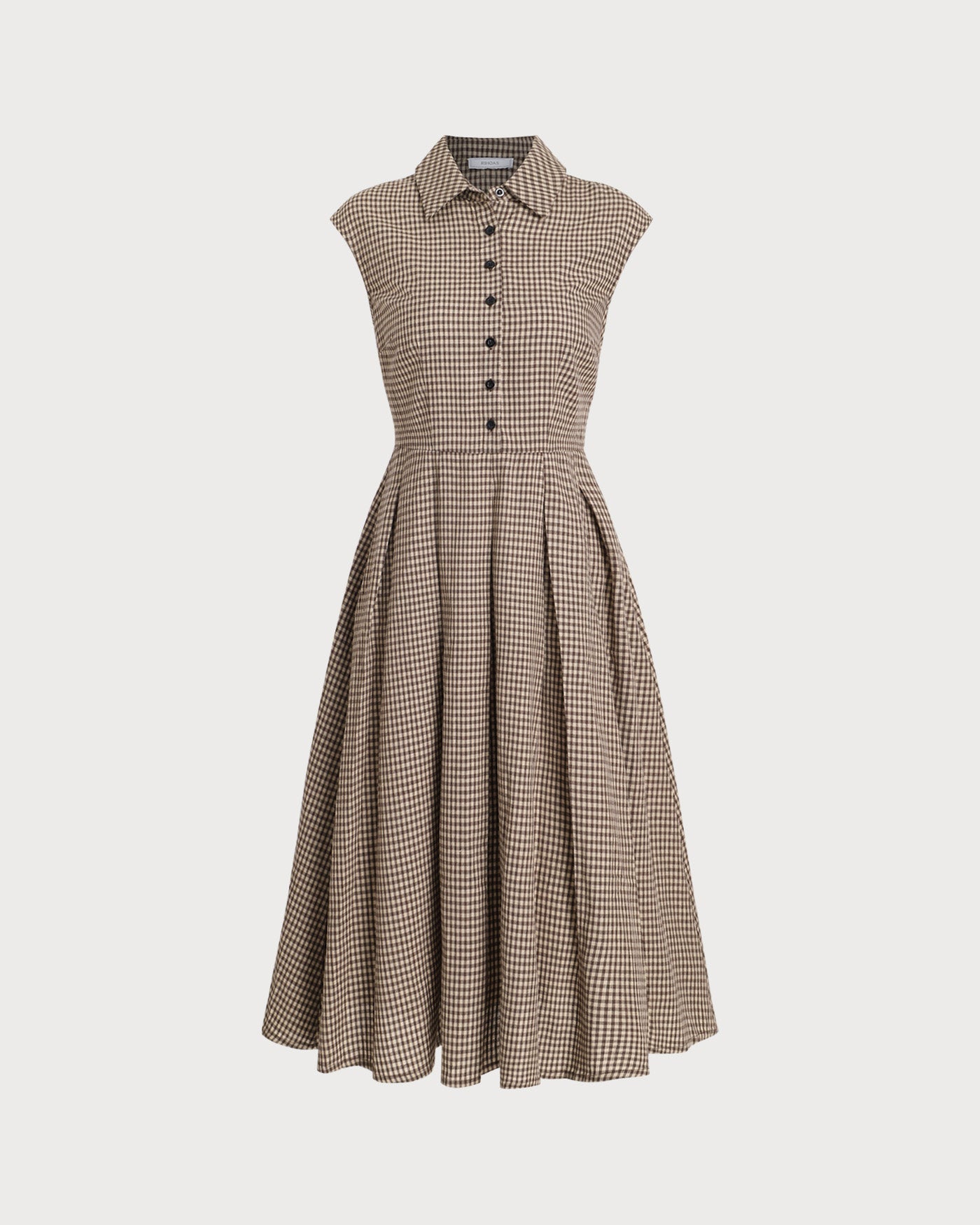 Detalle de la falda plisada del vestido midi de cuadros