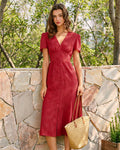 Vestido midi rojo de algodón bordado Irene con escote en V, vista frontal