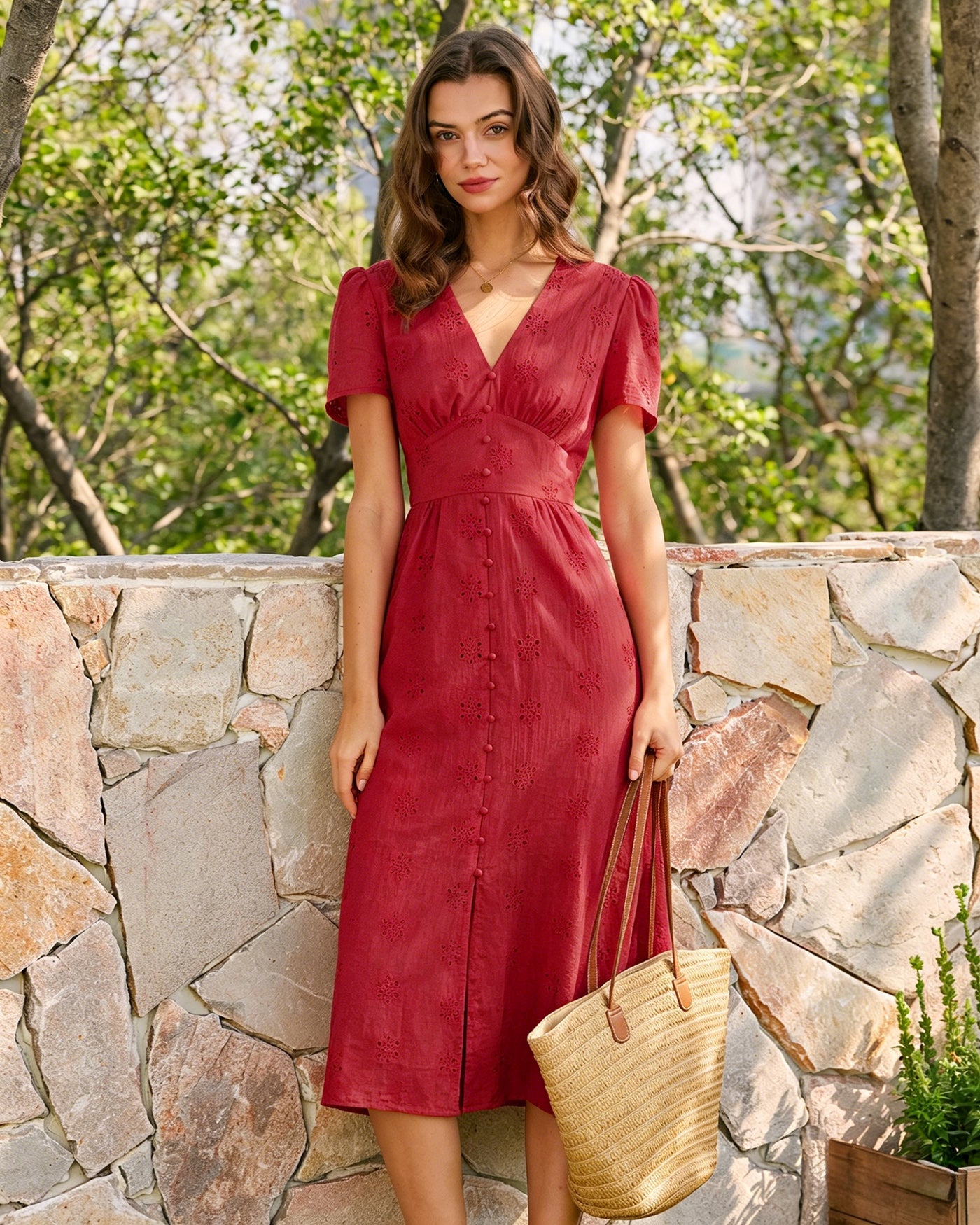 Vestido midi rojo de algodón bordado Irene con escote en V, vista frontal