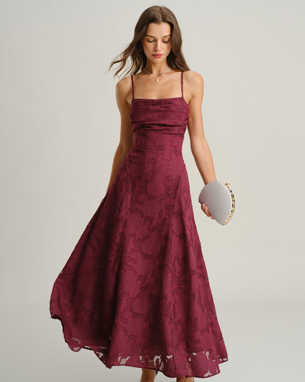 Vestido largo de jacquard burdeos Aurora con escote cuadrado, vista frontal