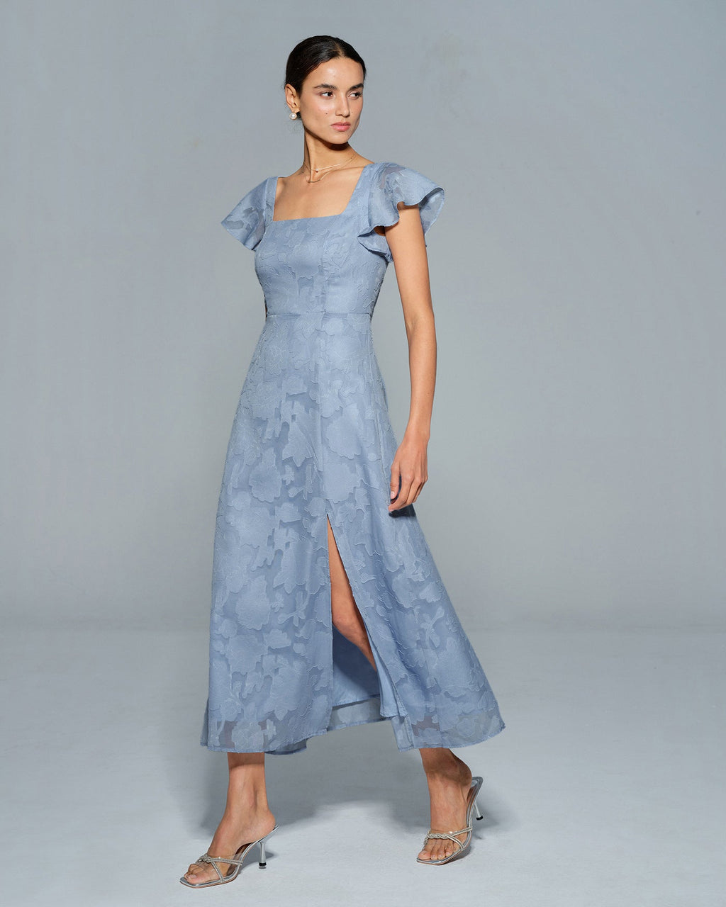 Vestido midi de jacquard floral azul para celebraciones de día