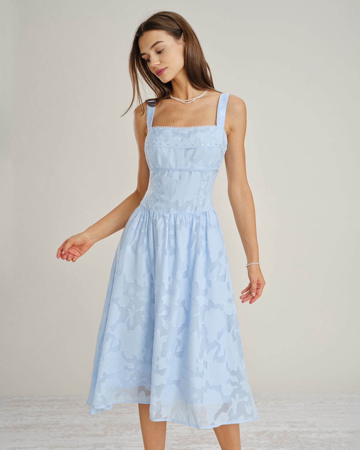 Vestido midi azul de jacquard con silueta recta, vista lateral