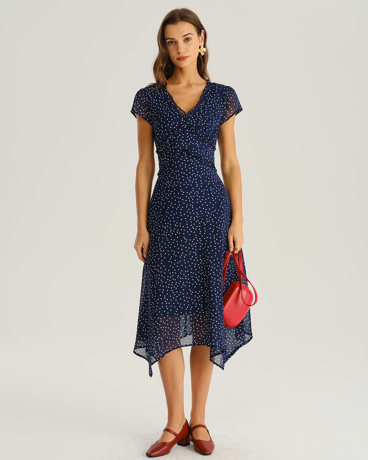 Vestido midi azul marino con bajo asimétrico, vista lateral
