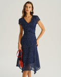 Vestido midi de lunares azul marino Rocío con escote en V, vista frontal