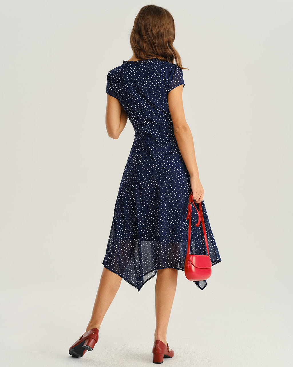 Vestido midi de lunares azul marino en gasa, cuerpo entero
