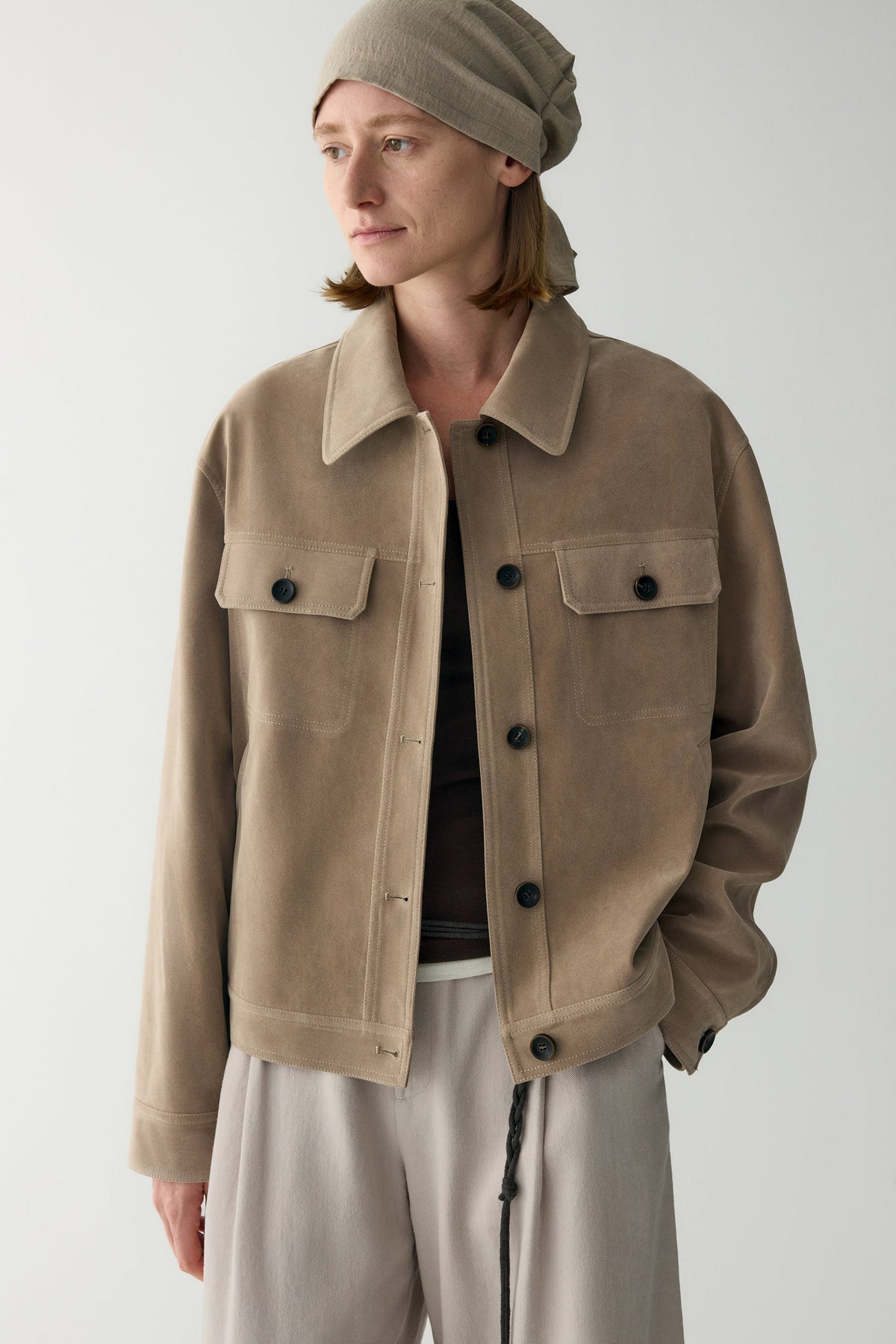 Nuria | Chaqueta de Ante con Bolsillos de Plastrón