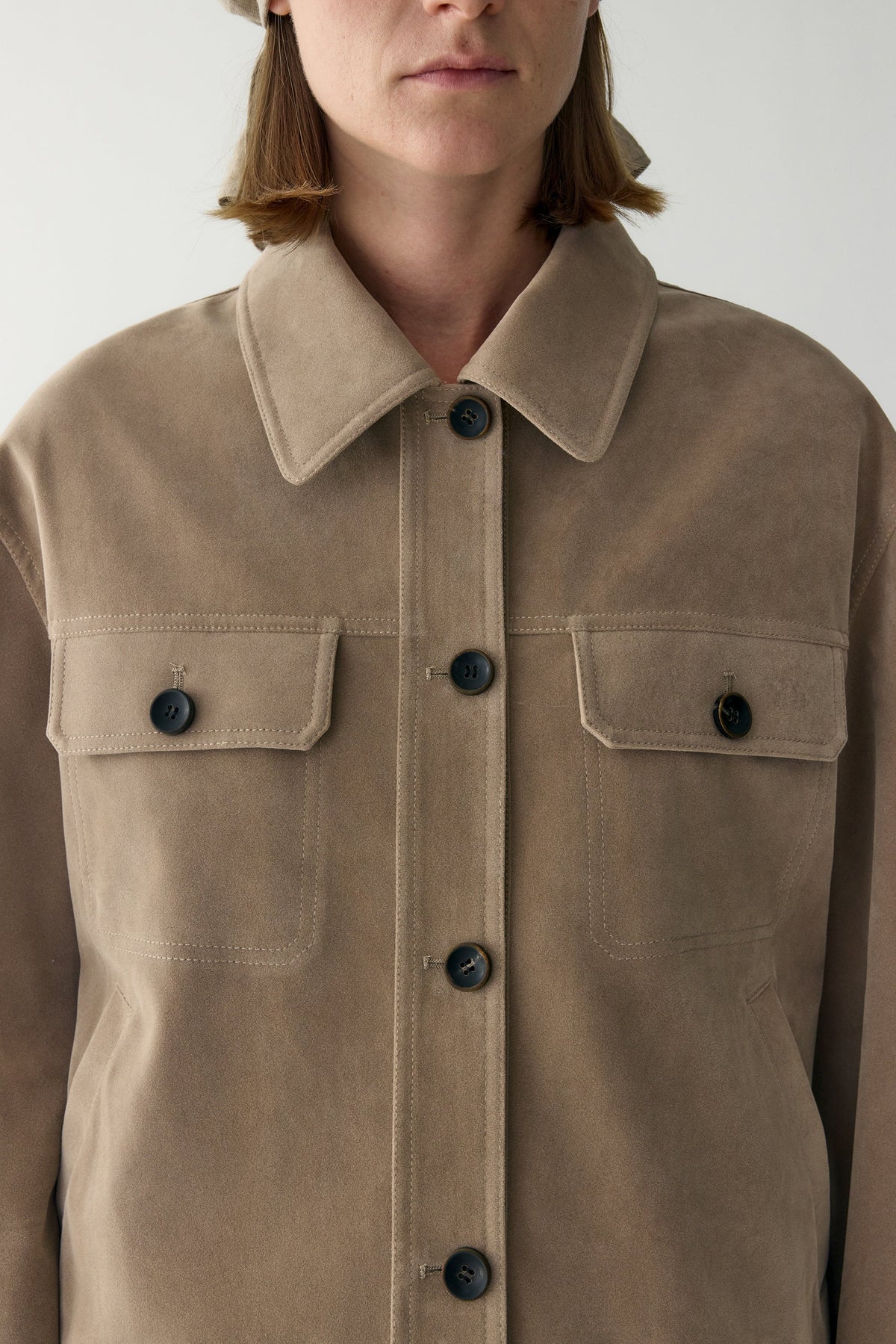 Nuria | Chaqueta de Ante con Bolsillos de Plastrón